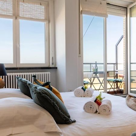 Ferienwohnung Huswell - Beautiful Spacious Studio With Frontal Sea View Knokke-Heist Exterior foto