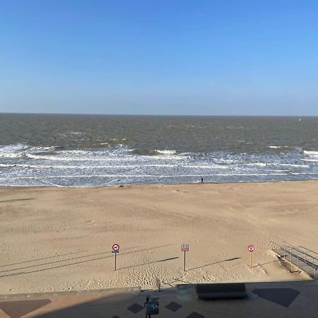 Ferienwohnung Huswell - Beautiful Spacious Studio With Frontal Sea View Knokke-Heist Exterior foto