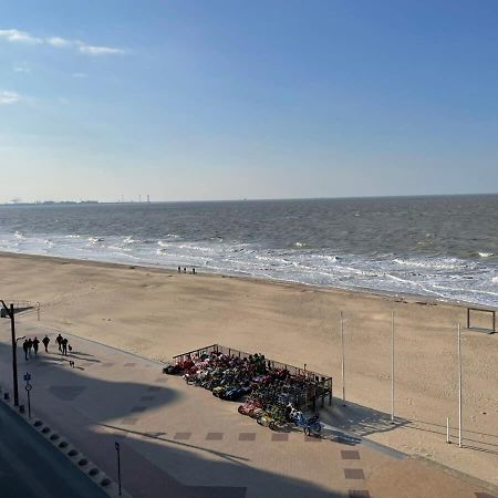 Ferienwohnung Huswell - Beautiful Spacious Studio With Frontal Sea View Knokke-Heist Exterior foto