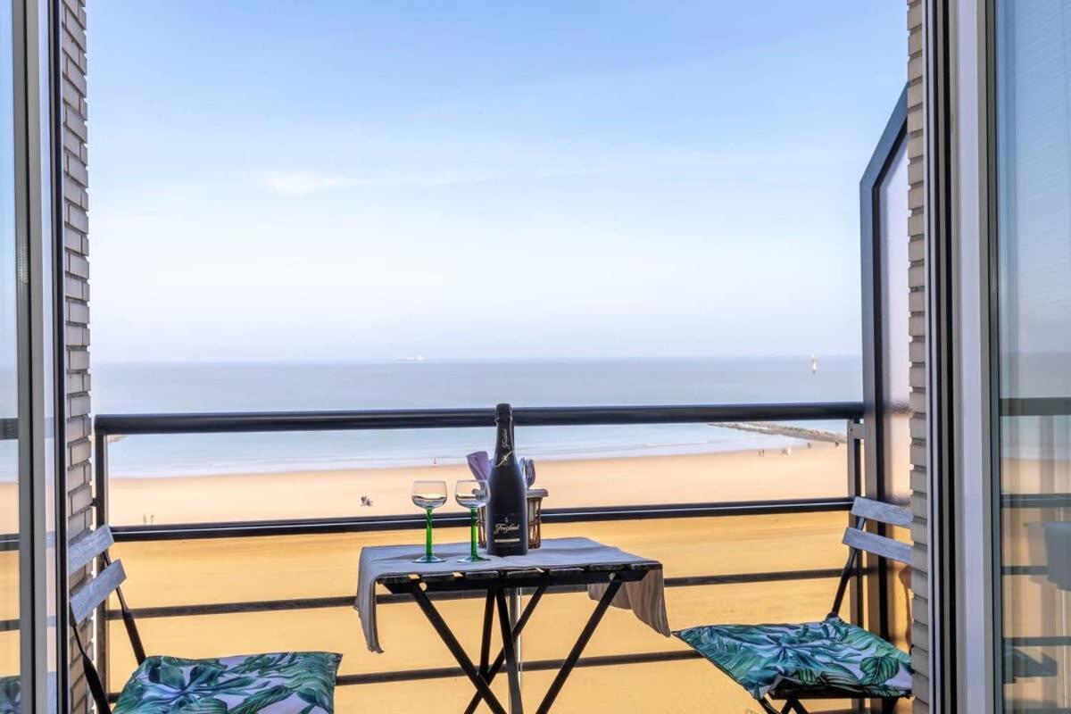 Ferienwohnung Huswell - Beautiful Spacious Studio With Frontal Sea View Knokke-Heist Exterior foto