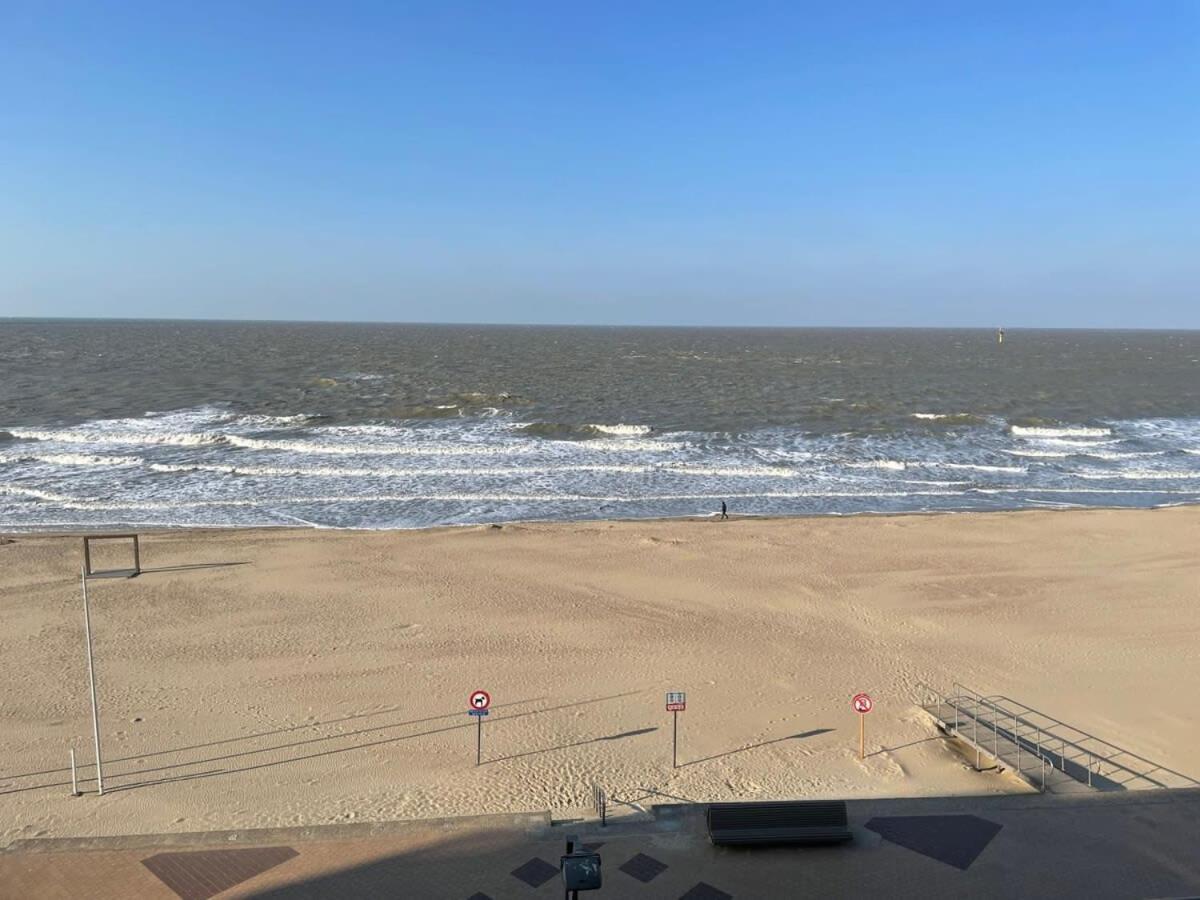 Ferienwohnung Huswell - Beautiful Spacious Studio With Frontal Sea View Knokke-Heist Exterior foto