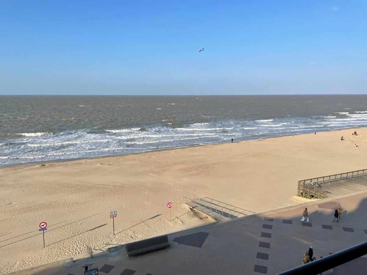 Ferienwohnung Huswell - Beautiful Spacious Studio With Frontal Sea View Knokke-Heist Exterior foto