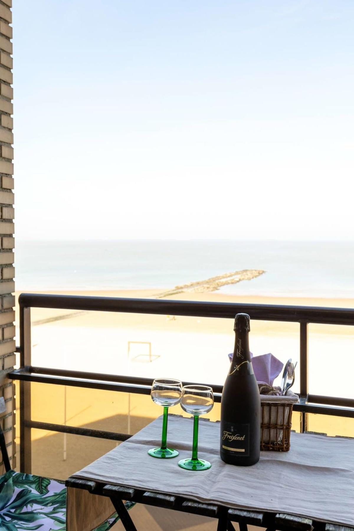 Huswell - Beautiful Spacious Studio With Frontal Sea View Knokke-Heist Exterior foto